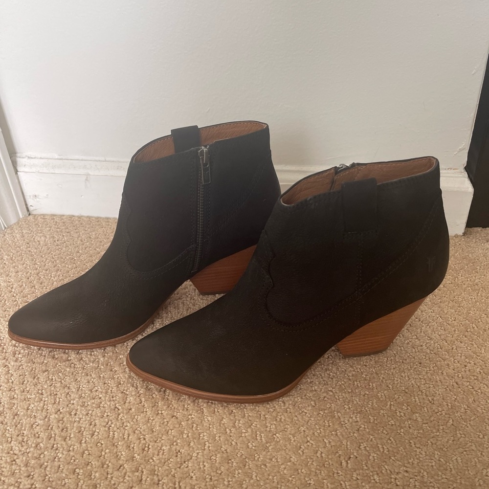 NWT FRYE Black leather booties